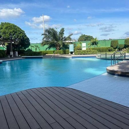 Modern Oasis: Pool + Netflix Lejlighed Manila Eksteriør billede